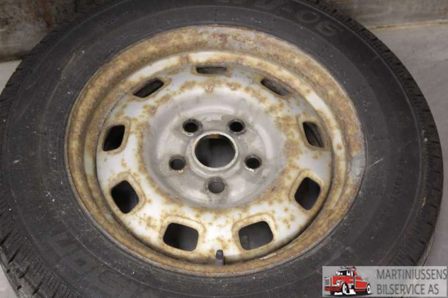 Felgsett stål til VW Transporter / Caravelle 1990-2003 (T4) (T4) (VOLKSWAGEN|16"|6X15 ET 44|701 601 027 B)