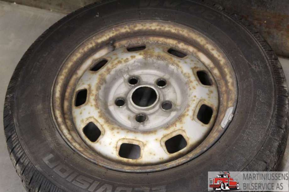 Felgsett stål til VW Transporter / Caravelle 1990-2003 (T4) (T4) (VOLKSWAGEN|16"|6X15 ET 44|701 601 027 B)