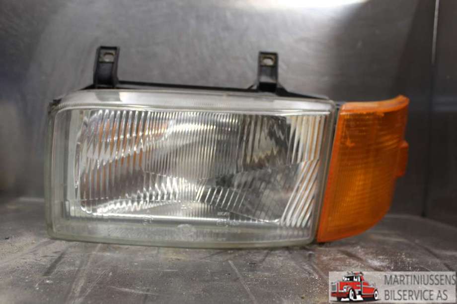 Frontlykt venstre halogen til VW Transporter / Caravelle, 1990-2003 (T4) (T4) (VOLKSWAGEN|)