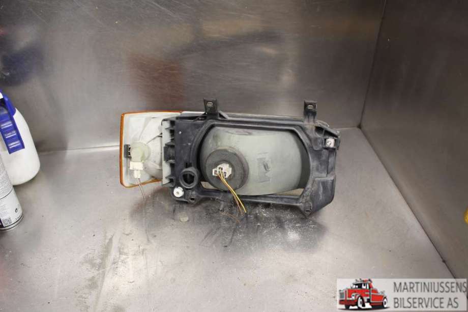 Frontlykt venstre halogen til VW Transporter / Caravelle 1990-2003 (T4) (T4) (VOLKSWAGEN||7R01 44437)