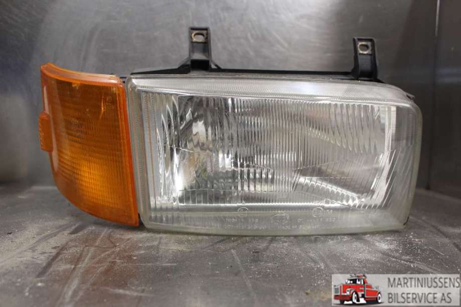 Frontlykt høyre halogen til VW Transporter / Caravelle, 1990-2003 (T4) (T4) (VOLKSWAGEN|)