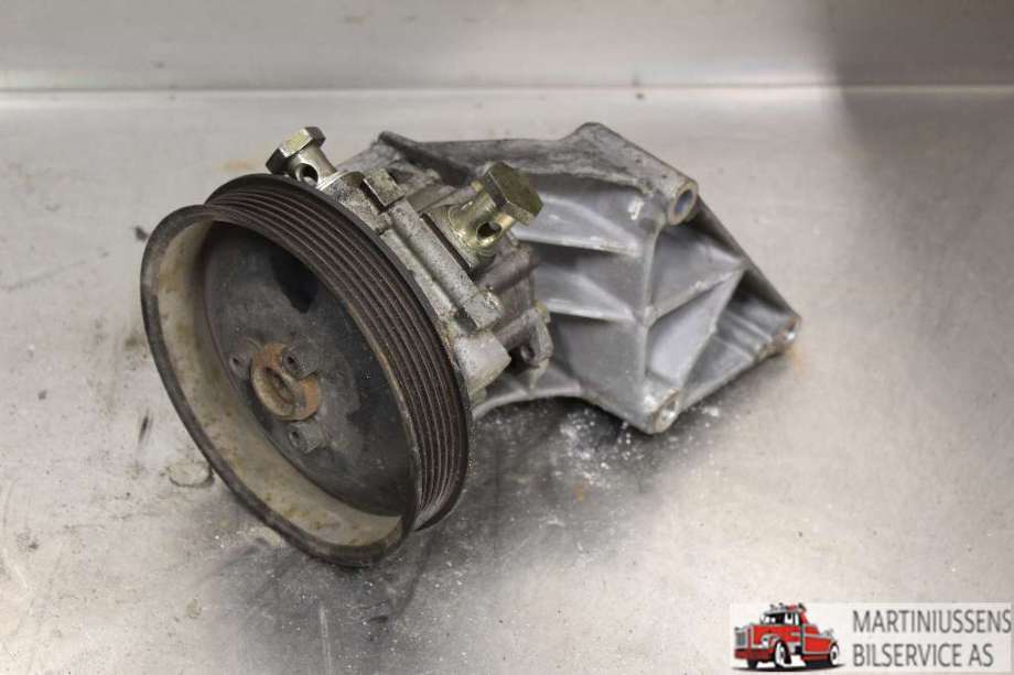 Servo pumpe mekanisk til VW Transporter / Caravelle, 1990-2003 (T4) (T4) (VOLKSWAGEN|044 145 157 AX)