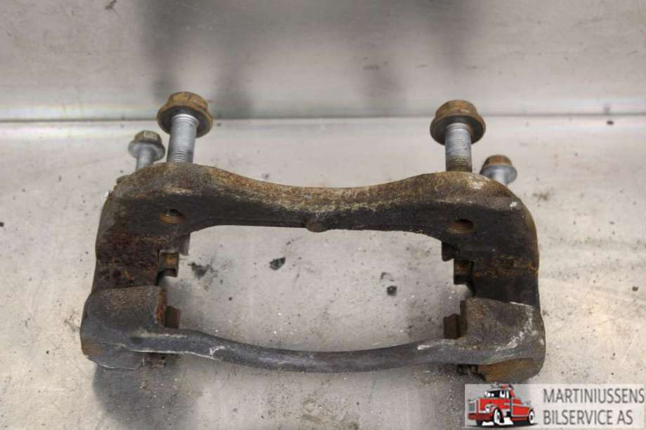 Bremsecaliper brakett til VW Amarok 2016-2022 (Type I, Fase 2)  (VOLKSWAGEN|2H0 615 125 A|)
