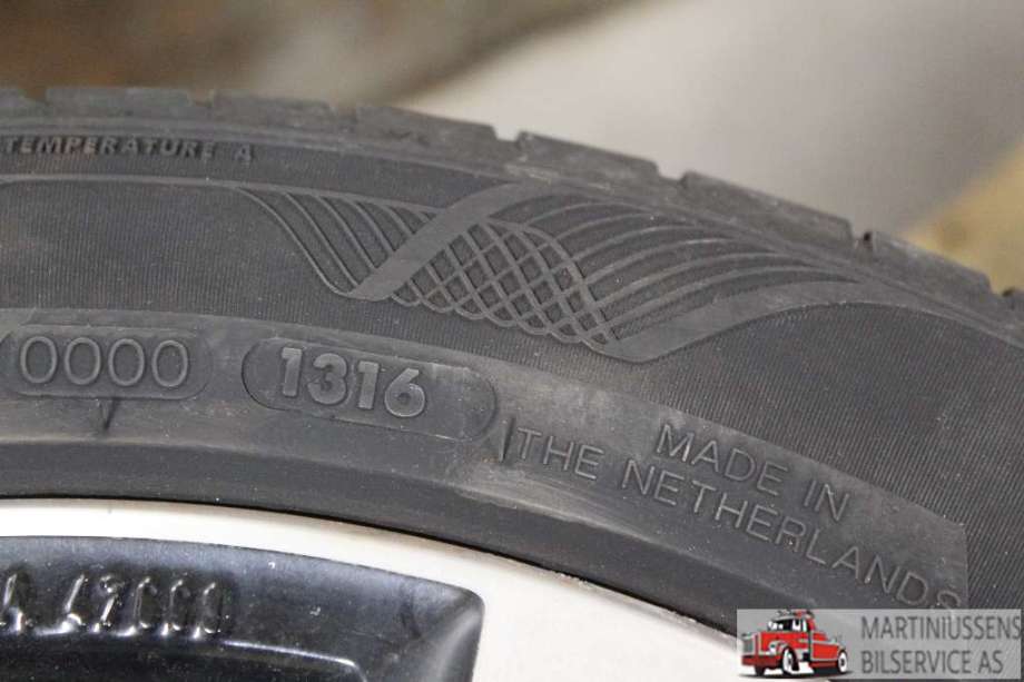 Dekk til Annet Dekk sommer 0-->>  (ULTRAC SATIN|205/50R16 6MM|VREDESTEIN)