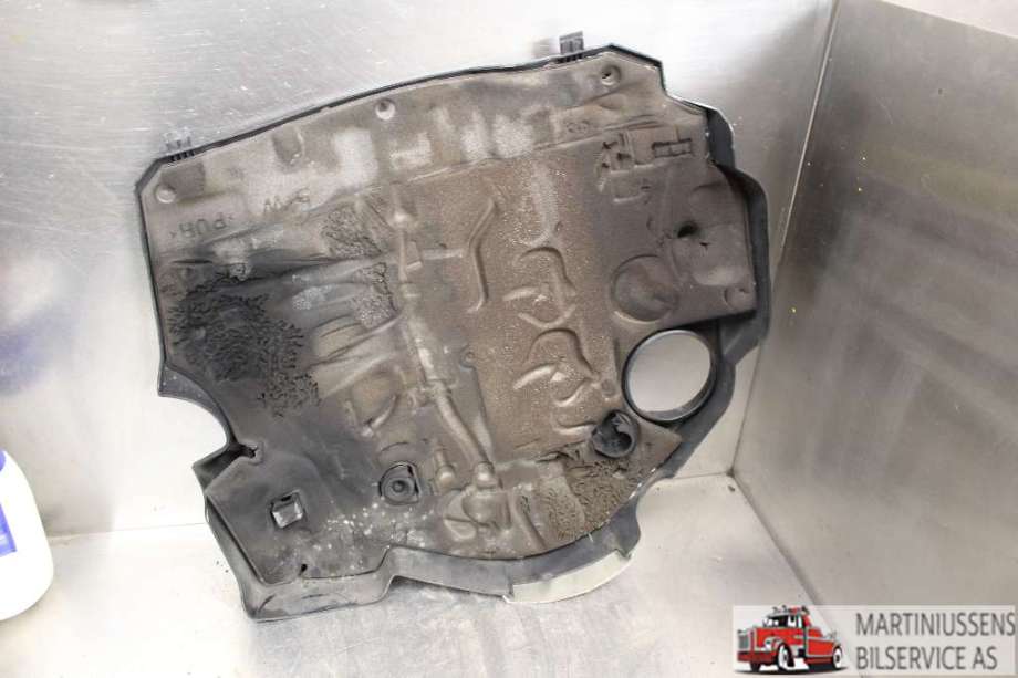 Motordeksel over motor til BMW 1-Serie 2004-2011 (E81/E82/E87/E88) (E81/E82/E87/E88) (BMW||114 7797410-07)