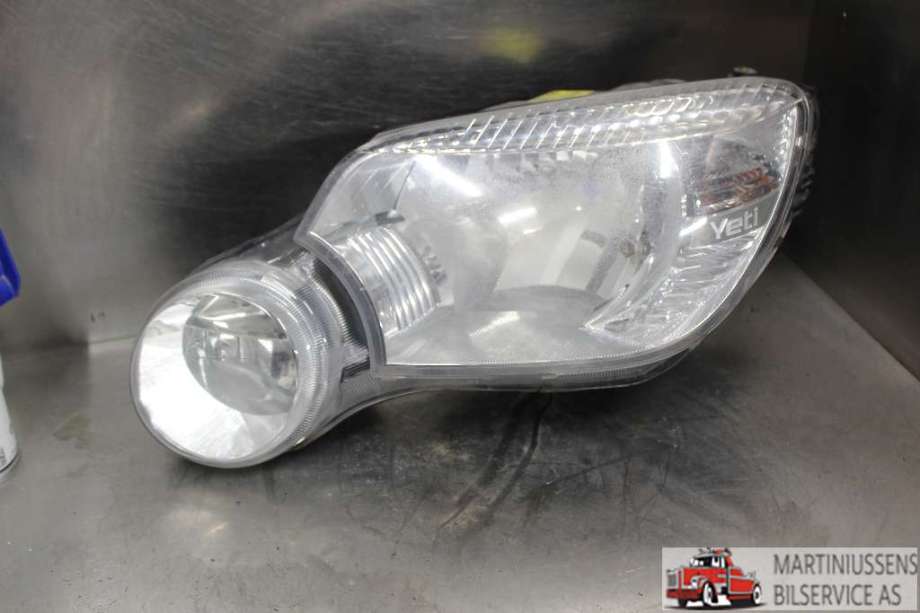 Frontlykt venstre halogen til Škoda Yeti, 2009-2013 (Fase 1)  (SKODA|)