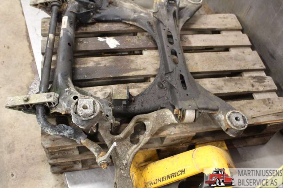 Travers foran hoved til Audi Q7 2006-2010 (Type I, Fase 1)  (AUDI||7L0 400 025)