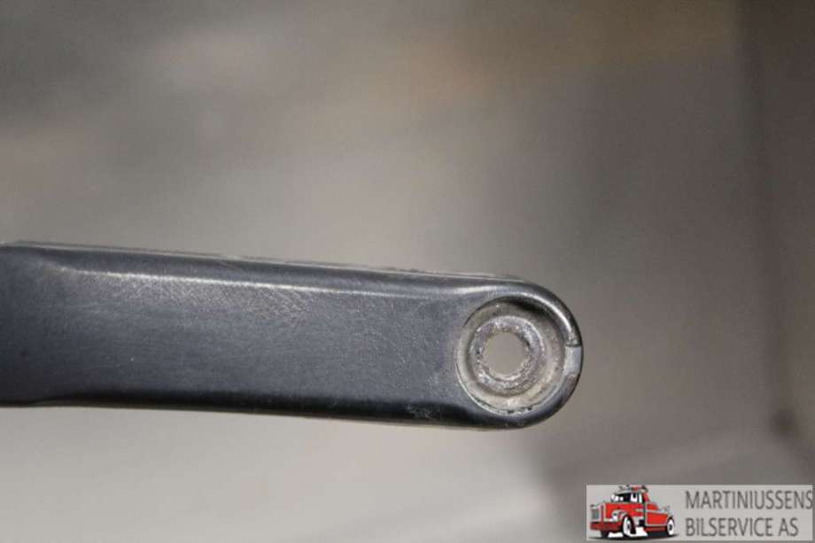 Viskerarmer frontrute til VW Passat 2005-2010 (B6) (B6) (VOLKSWAGEN||3C1 955 410 B)
