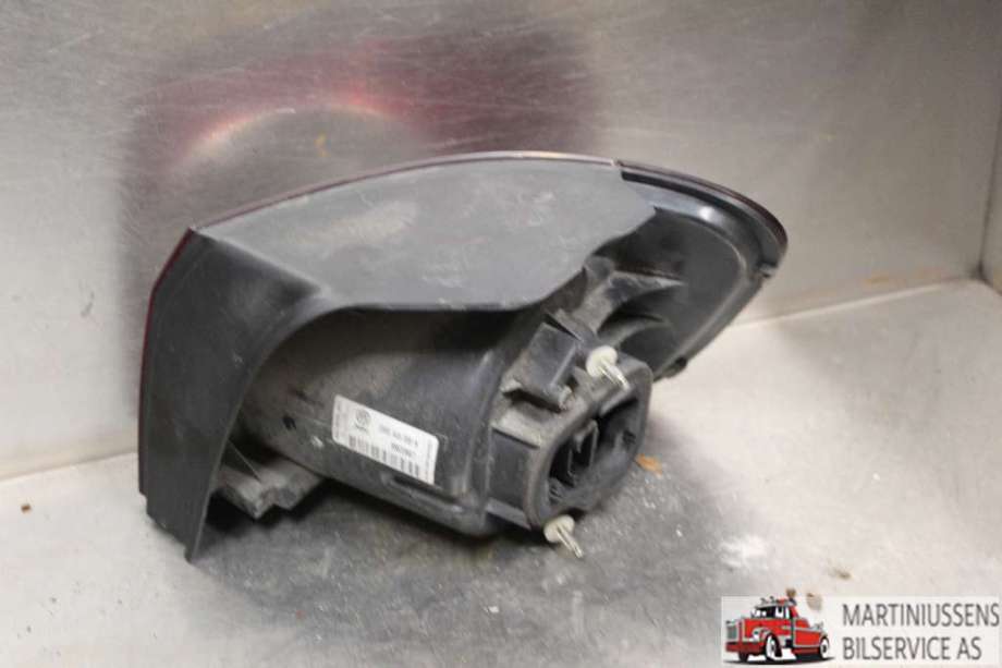 Baklykt venstre til VW Golf, Plus/Cross 2005-2009 (Fase 1)  (VOLKSWAGEN||5M0 945 095 N)