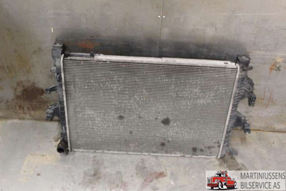 Radiator (automat gir) til VW Transporter / Caravelle 2009-2015 (Fase 2) (T5) (T5) (VOLKSWAGEN||7E0 121 253 A)