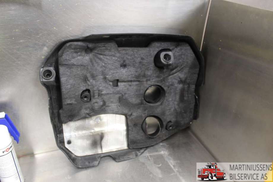 Motordeksel over motor til Volvo V60 2010-2013 (Type I, Fase 1)  (VOLVO||AV6Q-6N041-A)