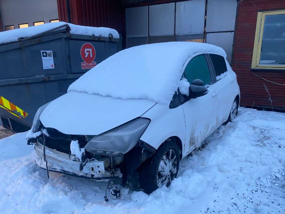 Dør venstre foran til Toyota Yaris 2014-2020 (Type III, Fase 2)  (TOYOTA|)