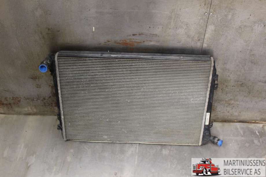 Radiator (manuell gir) til VW Caddy 2004-2010 (Type III, Fase 1)  (VOLKSWAGEN||MÅ SJEKKES)