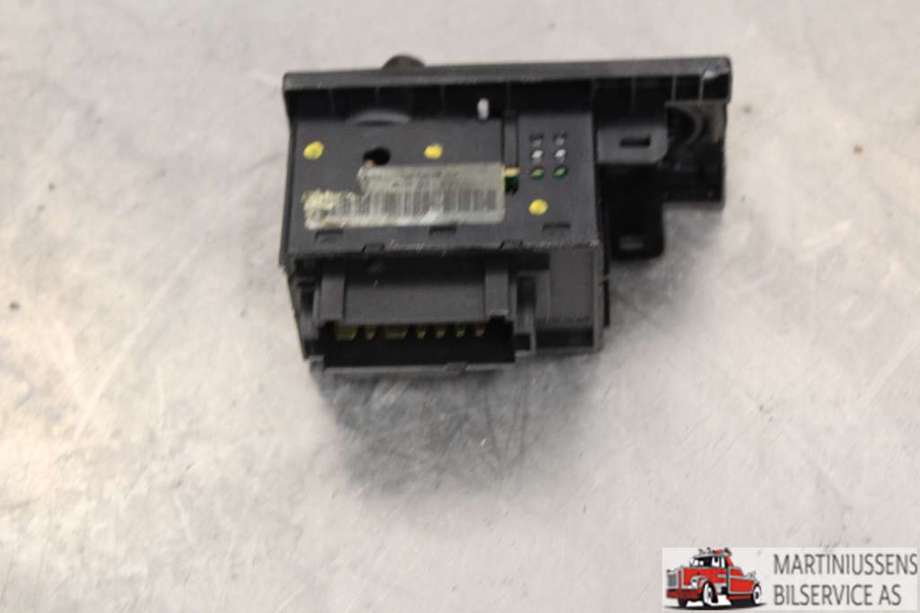 Bryter lys til VW Transporter / Caravelle 1990-2003 (T4) (T4) (VOLKSWAGEN||701 941 531 C)