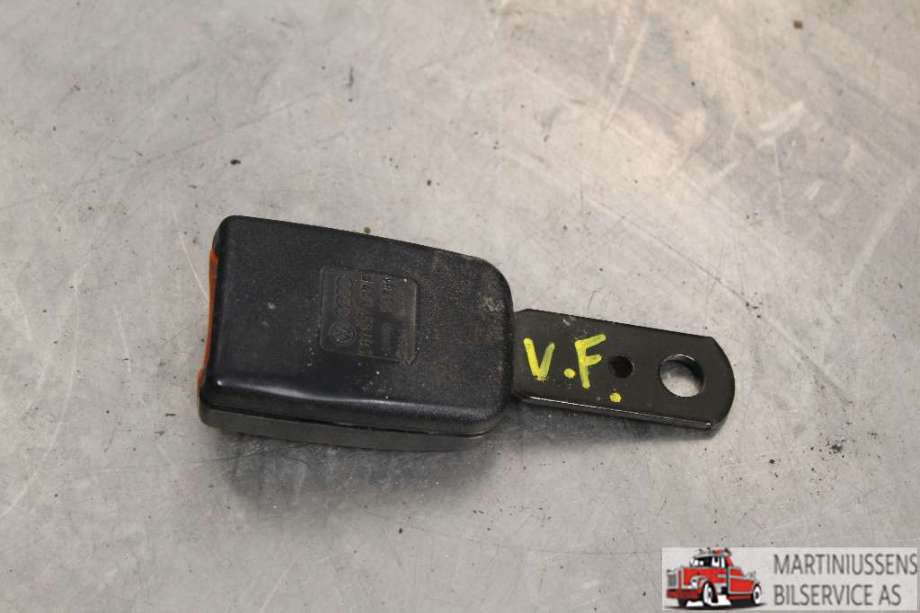 Sikkerhetsbeltelås baksete til VW Transporter / Caravelle 1990-2003 (T4) (T4) (VOLKSWAGEN||701 857 877 F)
