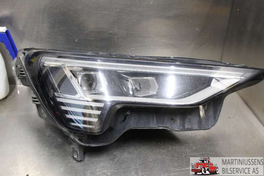 Frontlykt høyre halogen til Audi e-tron 2018-->>  (AUDI|4KE.941.040|)