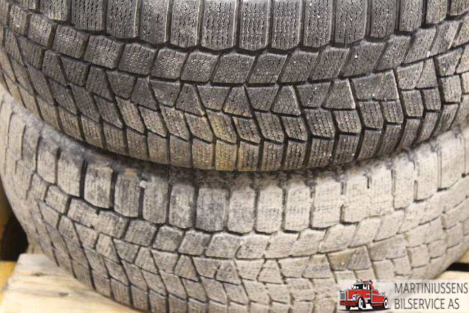 Dekk til Annet Dekk vinter piggfri 0-->>  (ARCTICTREKKER|205/50R17 6MM|MAXXIS)