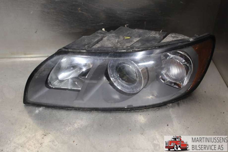 Frontlykt venstre halogen til Volvo V50, 2004-2007 (Fase 1)  (VOLVO|)
