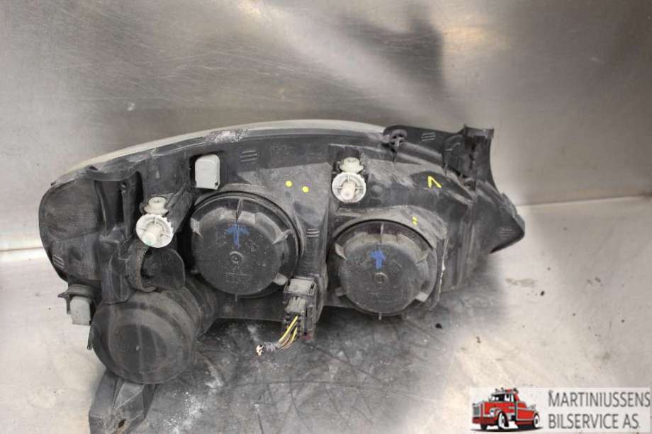Frontlykt venstre halogen til Opel Corsa C 2000-2006  (OPEL|)