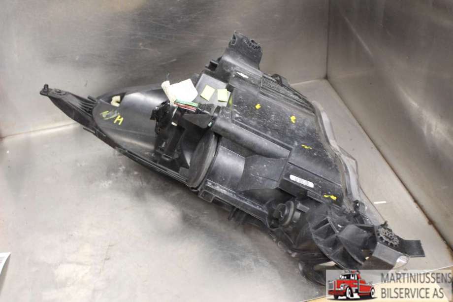 Frontlykt høyre halogen til Citroën DS3 2010-2019 (CITROEN||9677033880-00)