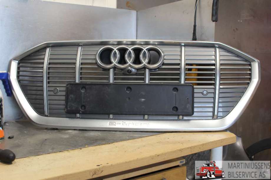 Grill til Audi e-tron, 2018-->> (AUDI|4KE.853.949 3DA)