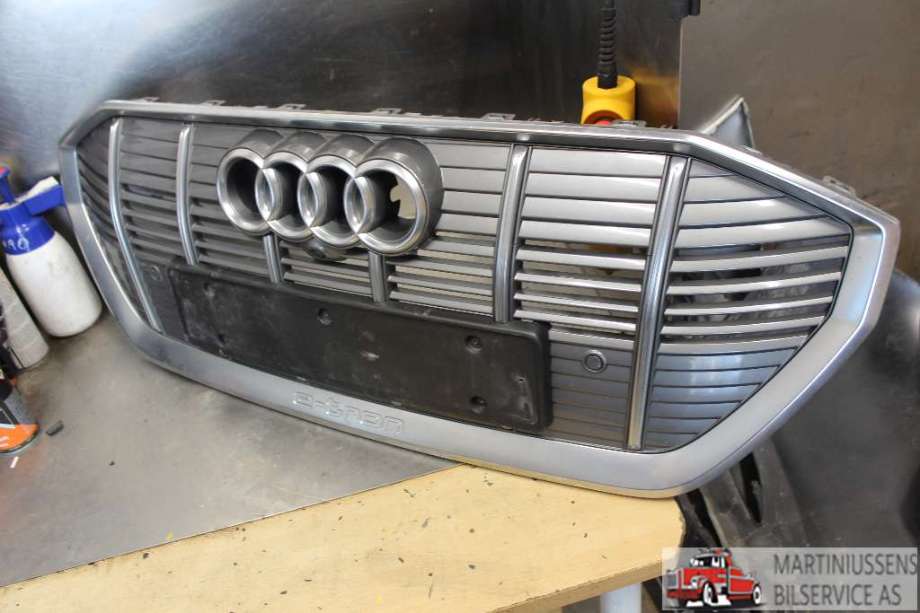 Grill til Audi e-tron 2018-->>  (AUDI|4KE.853.949 3DA|)