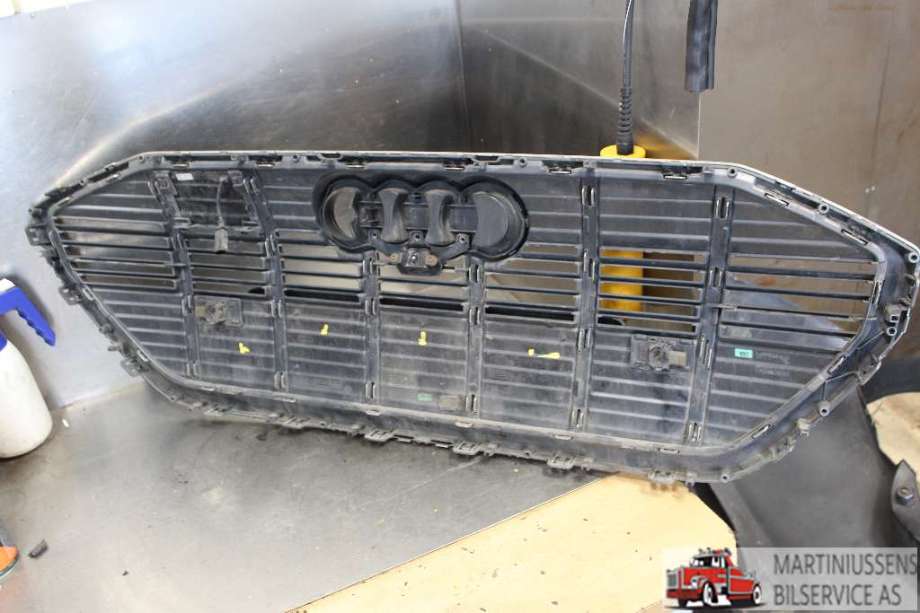 Grill til Audi e-tron 2018-->>  (AUDI|4KE.853.949 3DA|)