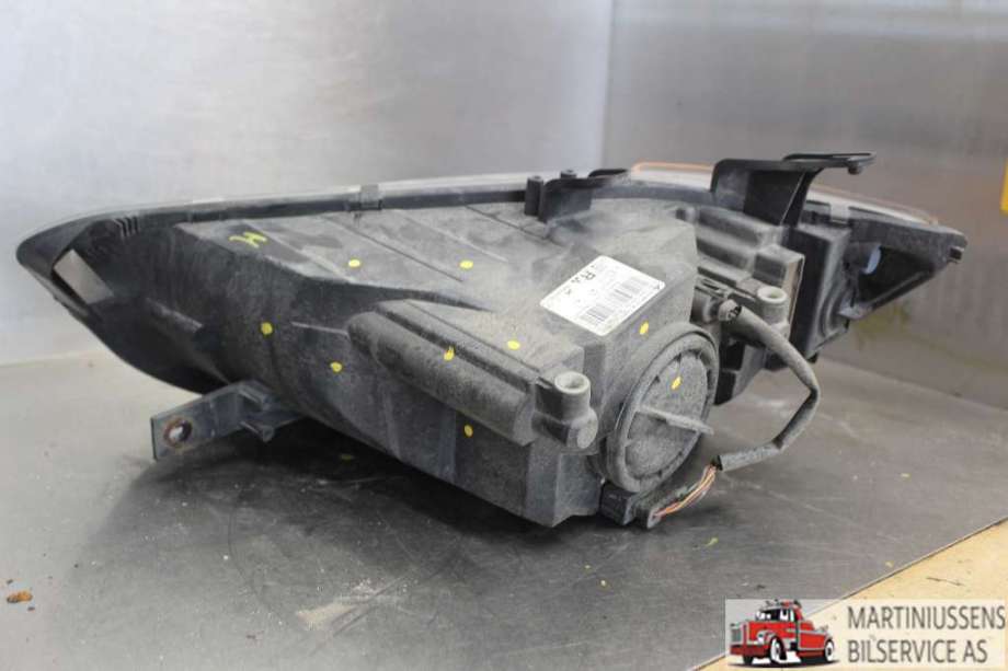 Frontlykt høyre halogen til Mitsubishi Colt 2009-2013 (Type VII, Fase 2)  (MITSUBISHI||0 301 249 00)