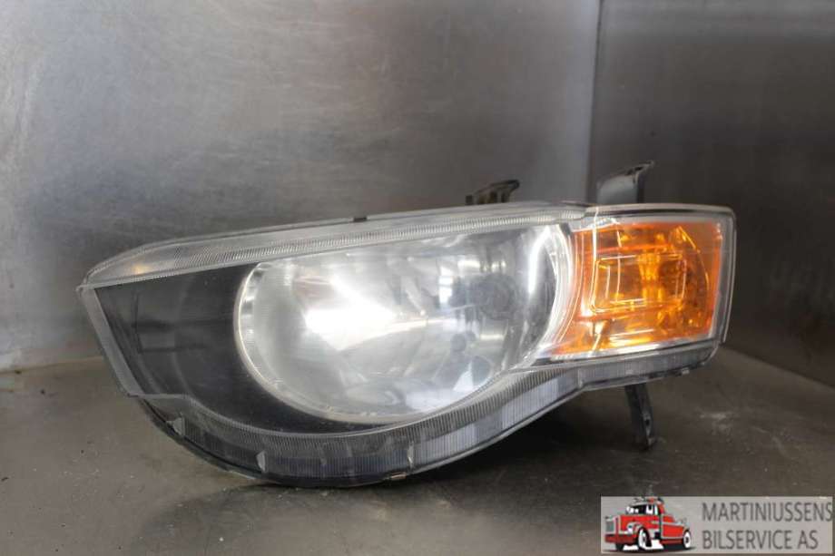 Frontlykt venstre halogen til Mitsubishi Colt 2009-2013 (Type VII, Fase 2) (MITSUBISHI||0 301 249 301 00)