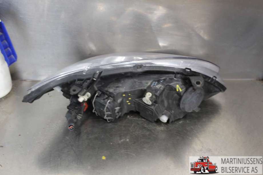 Frontlykt venstre halogen til Toyota Corolla 2002-2007  (TOYOTA|)