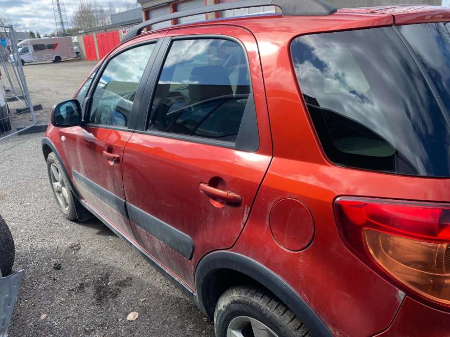 Skjerm venstre foran til Suzuki SX4 2006-2009 (Type I, Fase 1)  (SUZUKI|)
