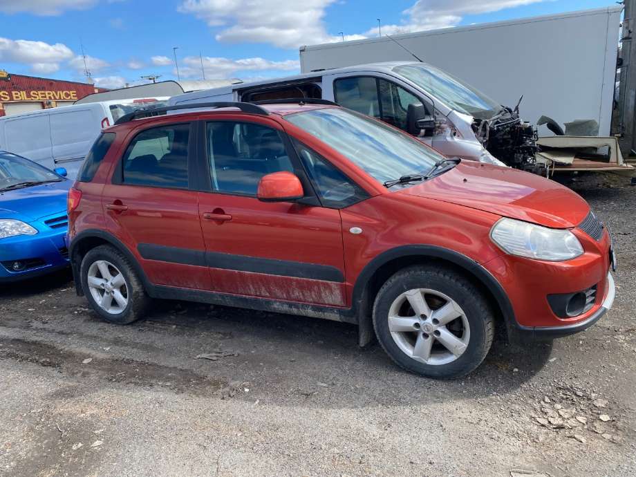 Dør høyre foran til Suzuki SX4, 2006-2009 (Type I, Fase 1)  (SUZUKI|)