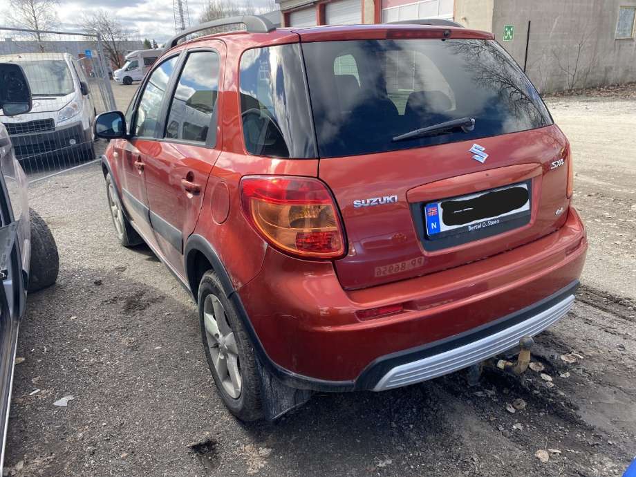 Baklykt venstre til Suzuki SX4, 2006-2009 (Type I, Fase 1)  (SUZUKI|)