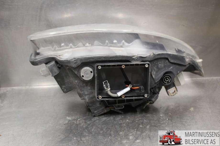 Frontlykt venstre xenon til BMW 1-Serie 2004-2011 (E81/E82/E87/E88) (E81/E82/E87/E88) (BMW||63.12 6924489-08)