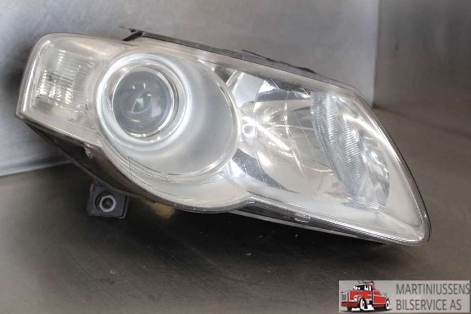 Frontlykt høyre halogen til VW Passat 2005-2010 (B6) (B6) (VOLKSWAGEN||1EL 247 014 02)