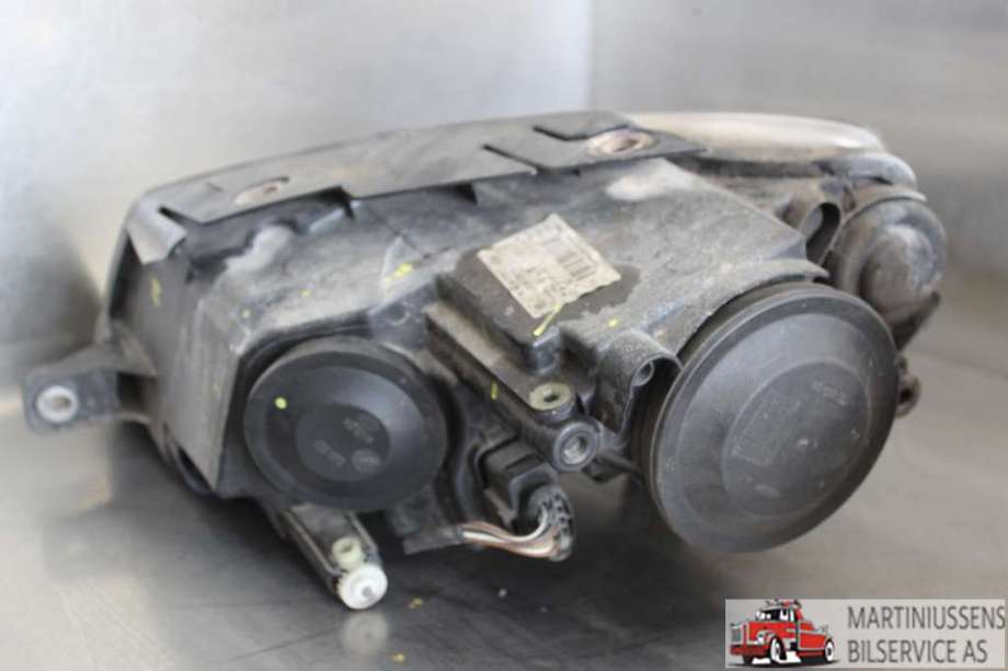 Frontlykt høyre halogen til VW Passat 2005-2010 (B6) (B6) (VOLKSWAGEN||1EL 247 014 02)