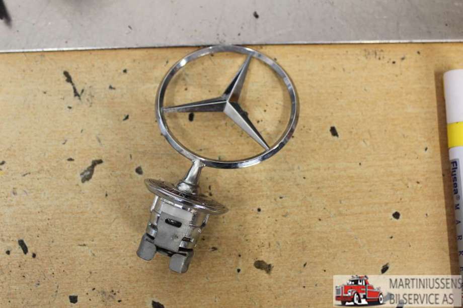 Emblem til Mercedes C-Klasse, 1993-2000 (W202) (W202) (MERCEDES|)