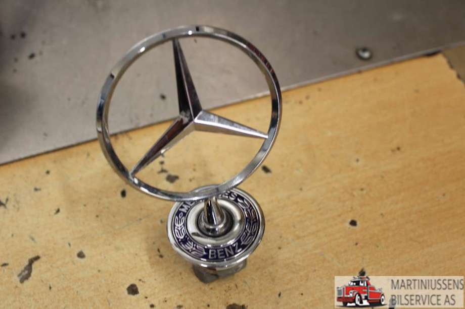 Emblem til Mercedes C-Klasse 1993-2000 (W202) (W202) (MERCEDES|)