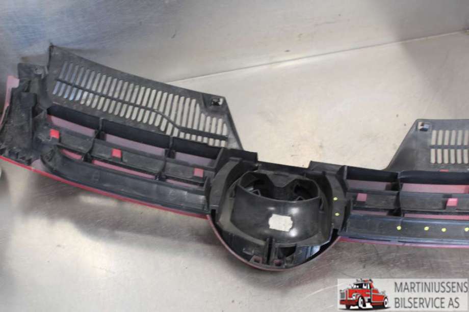 Grill til VW Golf V, Combi 2003-2008  (VOLKSWAGEN||1K0 853 651 A)