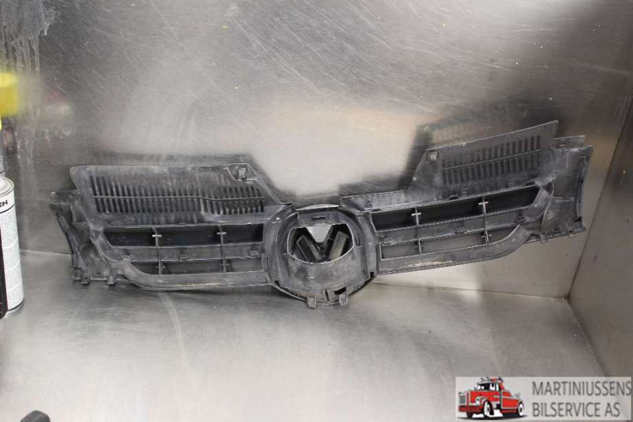 Grill til VW Golf V, Combi 2003-2008  (VOLKSWAGEN||IK0 853 651 A)