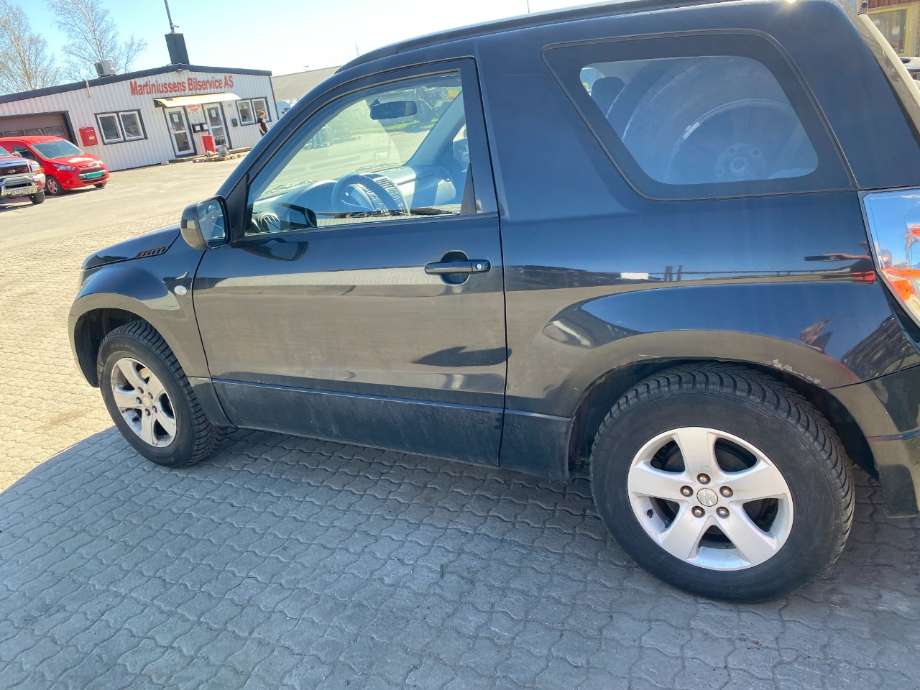 Dør venstre 2dørs til Suzuki Grand Vitara, 2005-2015 (Type III)  (SUZUKI|)