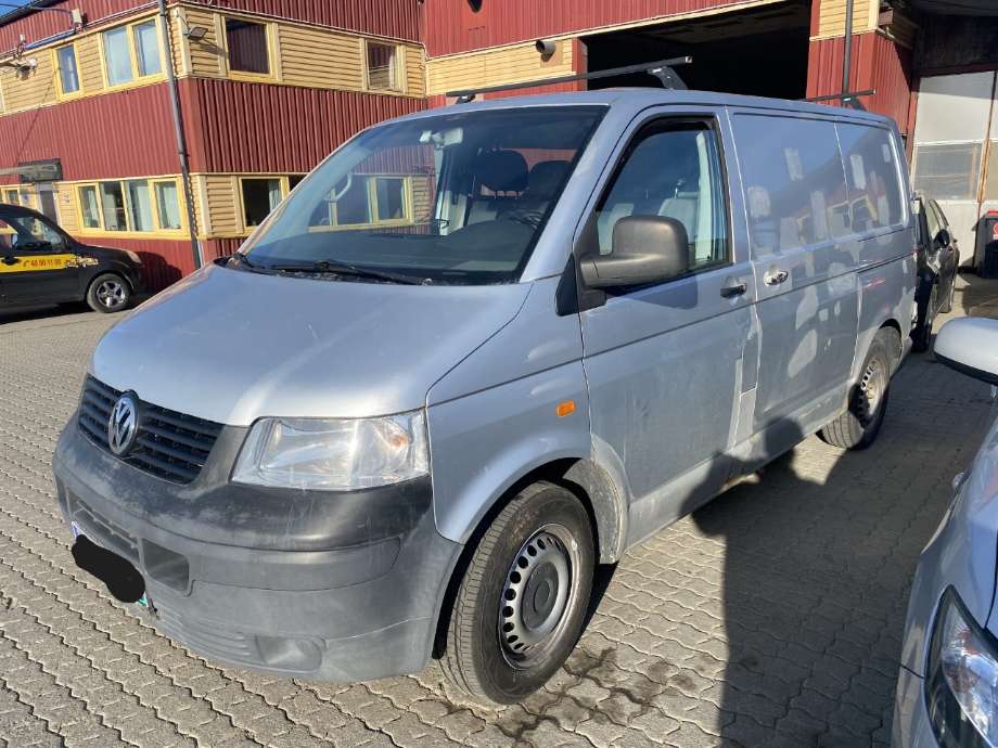 Frontlykt venstre halogen til VW Transporter / Caravelle, 2003-2009 (Fase 1) (T5) (T5) (VOLKSWAGEN|)