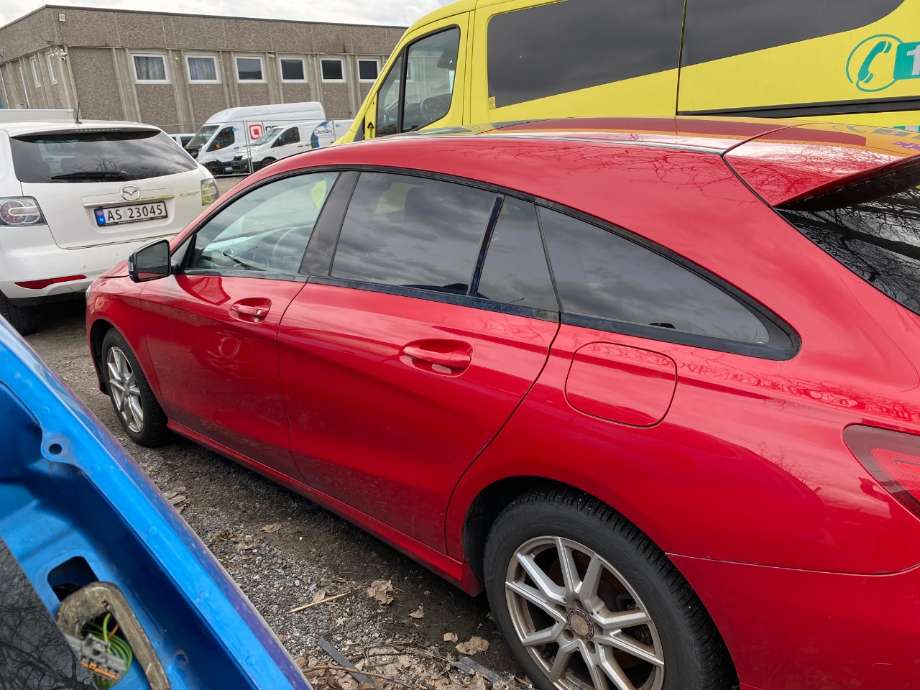 Dør venstre foran til Mercedes CLA, 2013-2019 (C117) (C117) (MERCEDES|)