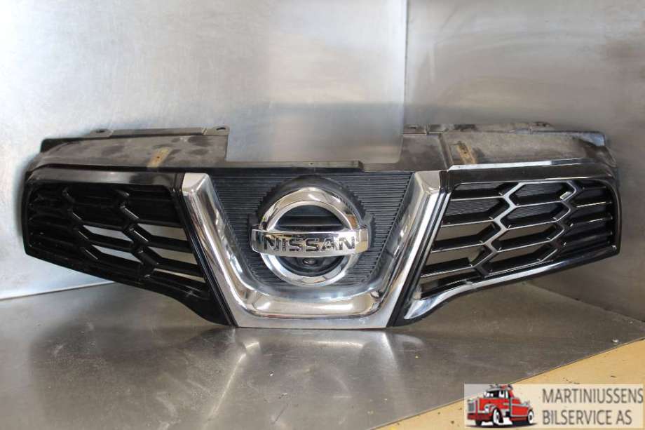 Grill til Nissan Qashqai, 2010-2014 (Type I, Fase 2)  (NISSAN|)
