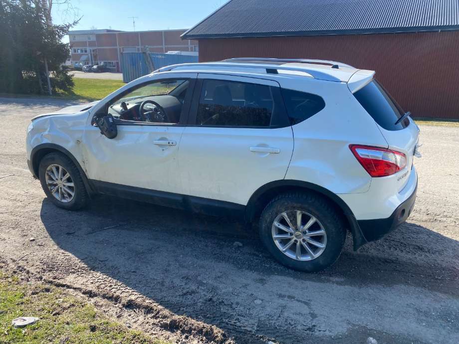 Dør venstre bak til Nissan Qashqai, 2010-2014 (Type I, Fase 2)  (NISSAN|)