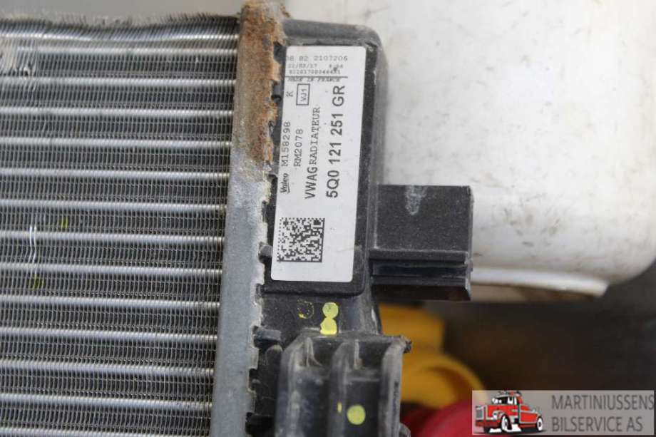 Radiator (automat gir) til VW Passat 2015-2019 (Fase 1) (B8) (B8) (VOLKSWAGEN||5Q0 121 251 EQ)