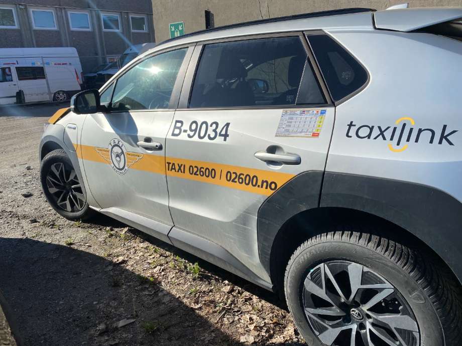 Dør venstre foran til Toyota bZ4X, 2022-->> (TOYOTA|)