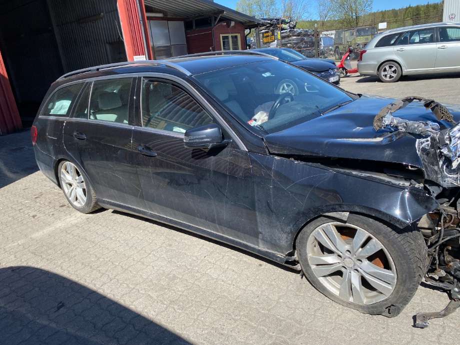 Dør høyre foran til Mercedes E-Klasse, 2013-2016 (Fase 2) (W212) (W212) (MERCEDES|)