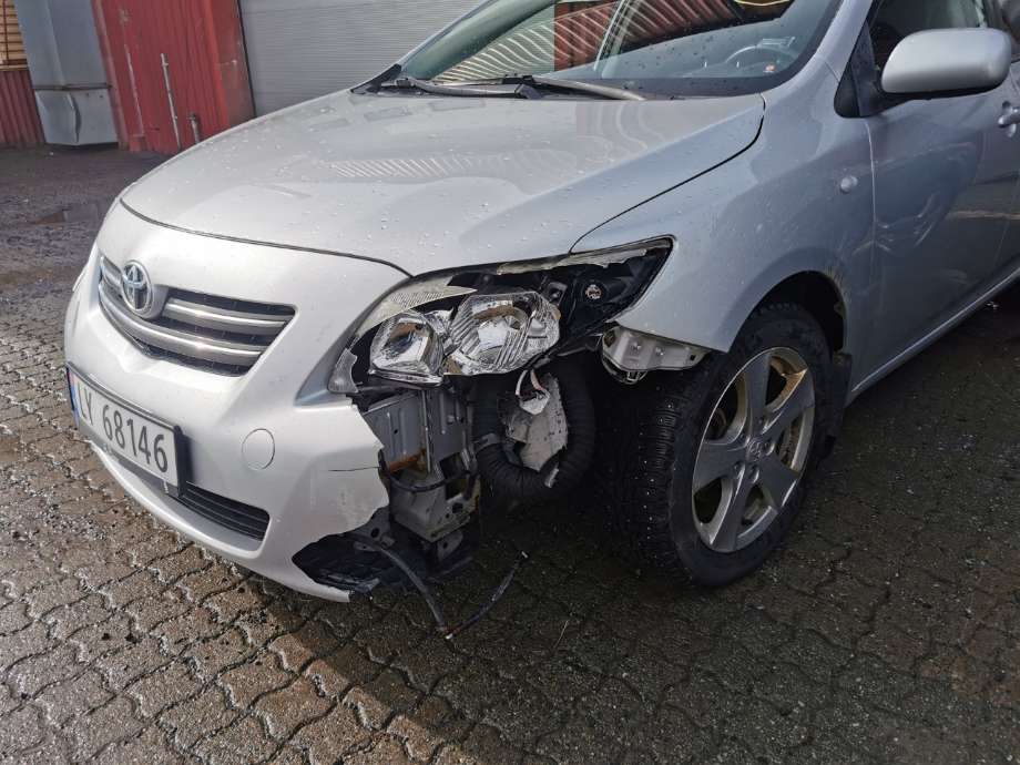 Dør venstre foran til Toyota Corolla 2007-2013  (TOYOTA|)