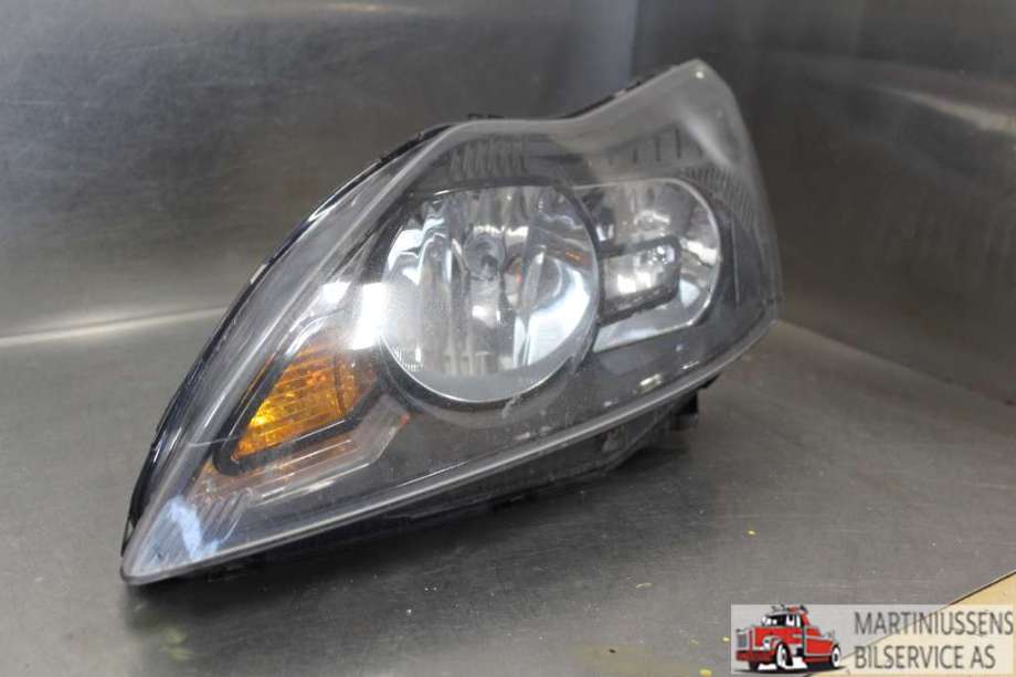 Frontlykt venstre halogen til Ford Focus 2008-2010 (Type II, Fase 2)  (FORD||8M51-13W030-CE)